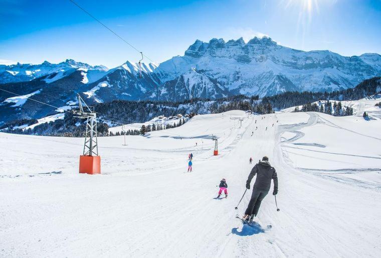 Backpacker Le Petit Baroudeur Pansiyon Champéry Dış mekan fotoğraf